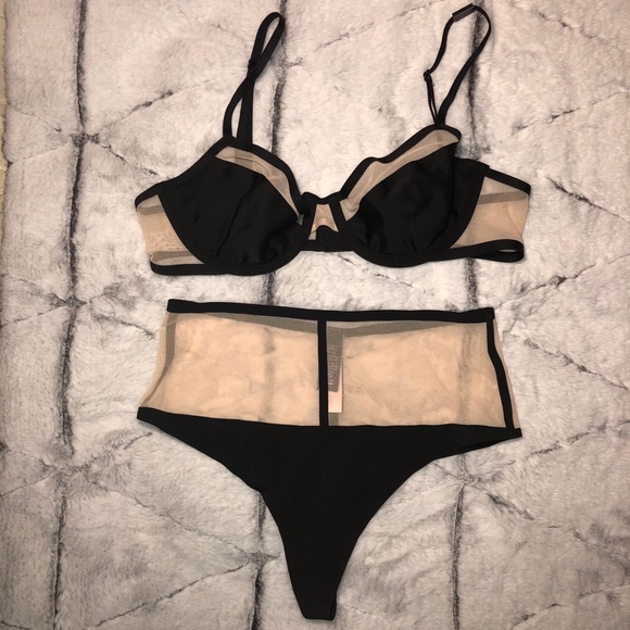 Victoria’s Secret Bra 34C & Pantie Small Set - Picture 2 of 4